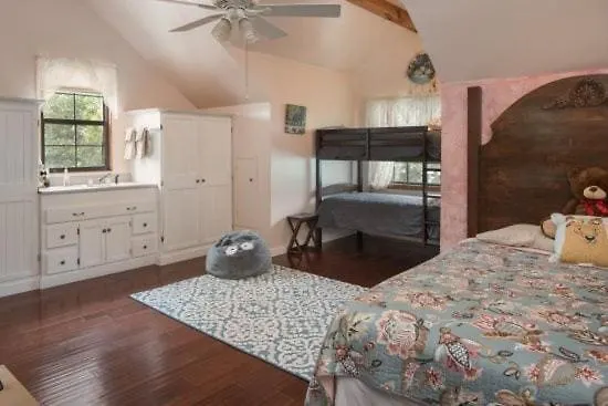 Secluded Retreat Pines Peace Privacy Holiday home