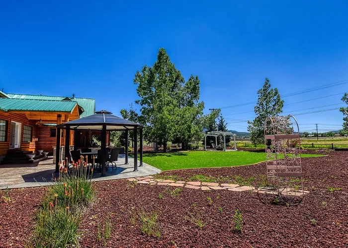 Secluded Retreat Pines Peace Privacy Williams