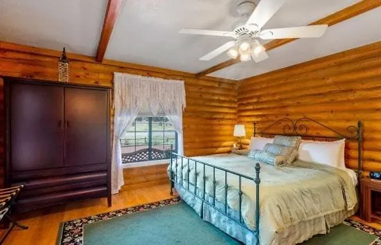 Secluded Retreat Pines Peace Privacy Holiday home